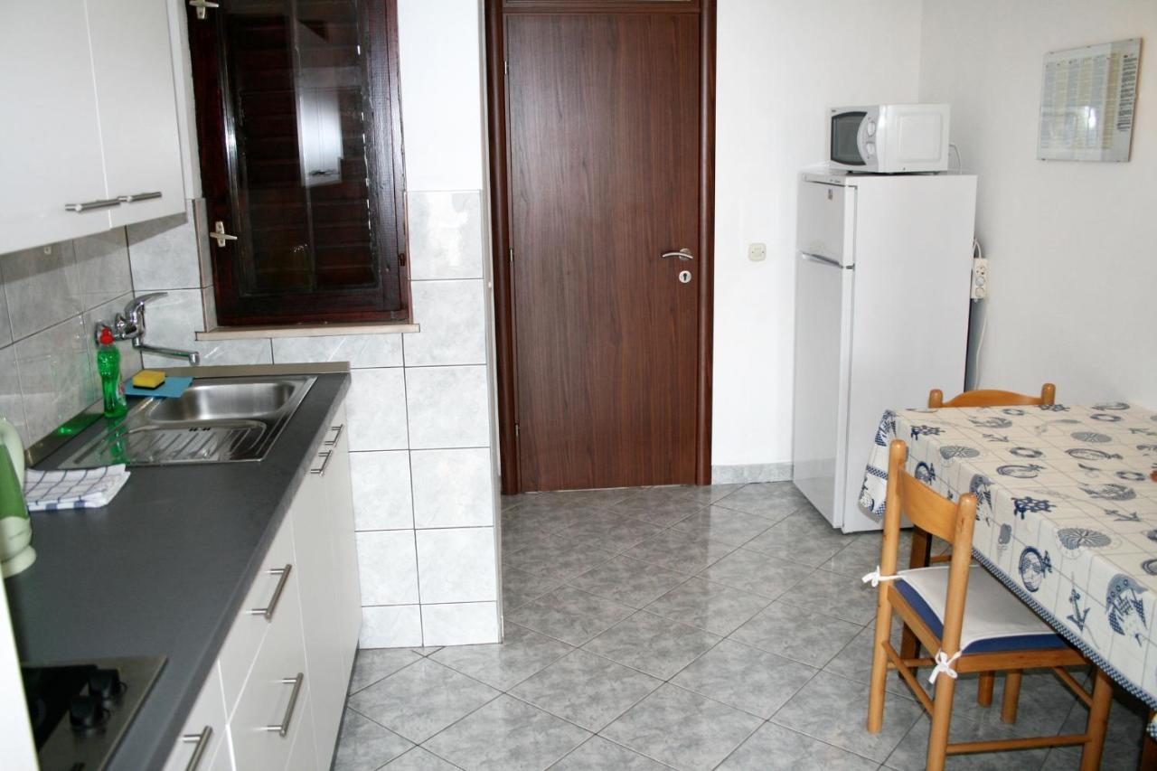 Apartments By The Sea Pisak, Omis - 1014 Bagian luar foto