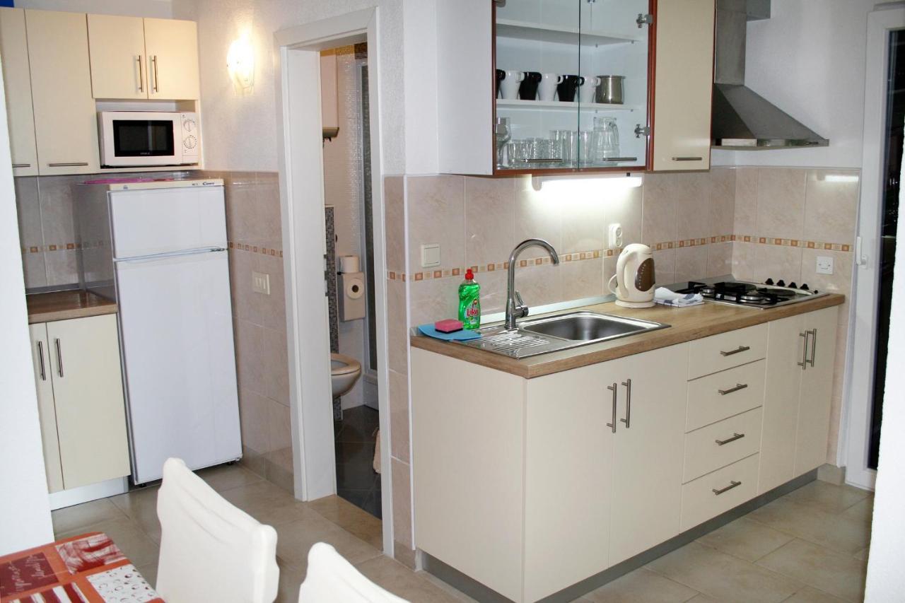 Apartments By The Sea Pisak, Omis - 1014 Bagian luar foto